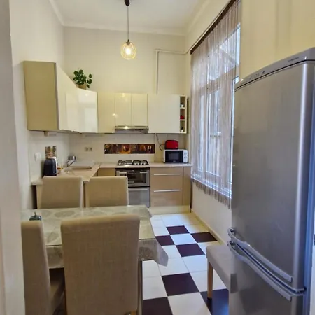 Center Royalty Apartman *